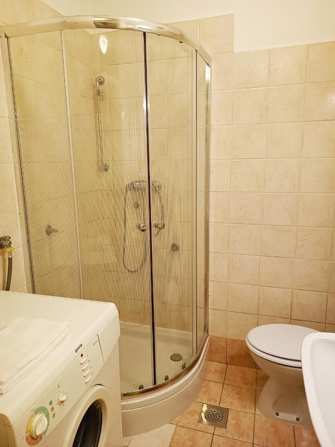 Weekly&less Near Campus With Fast Wi-fi And Free Parking Apartment