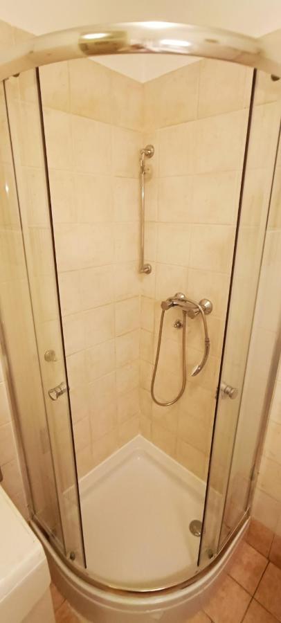 Weekly&less Near Campus With Fast Wi-fi And Free Parking Apartment *
